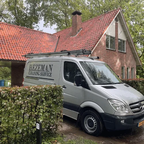 Woningontruiming Apeldoorn met glasbewassing en gevelreiniging door Hezeman